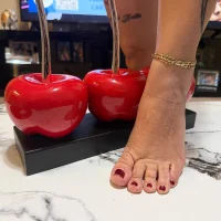 prettyfeetcouple's Avatar Pic