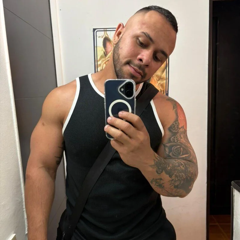 elian_r live cam profile