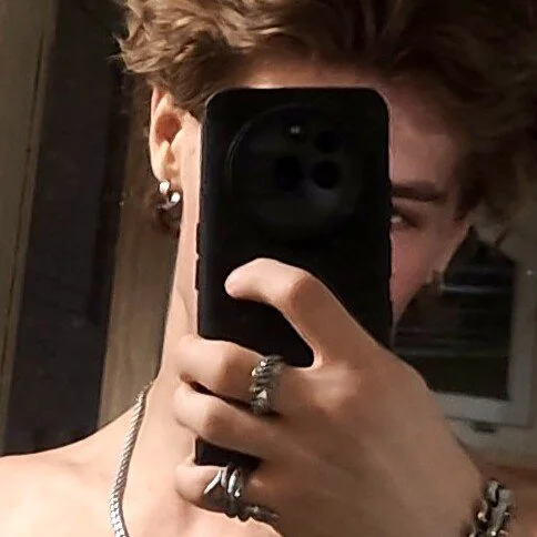 EmoWhiteBoy18 profile photo