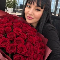 AlinaHay's Avatar Pic