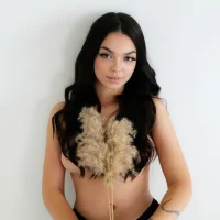 QueenEvaa Φωτ,  Προφίλ