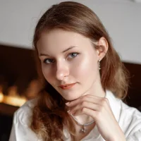 PatsyRhed, Stripchat webcam model