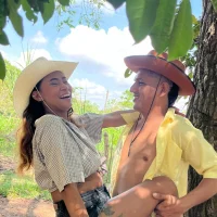 Hornyshow11