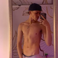 Noahh_Saenz stripchat