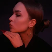 _shyly_moon_'s Profile Pic