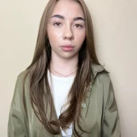 Gambar Profil HillaryHolts