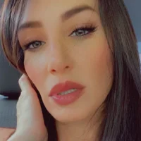 StrawberryWyne's Profile Pic
