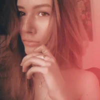 รูปโปรไฟล์ของ KarolineMoon