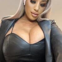 bella_bigtitts's Profile Pic