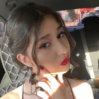 Lyra_Skye Adlı Modelin Avatarı