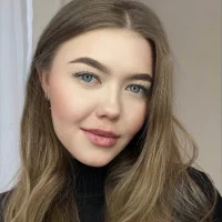 BlondeLina 头像图片