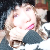 oxLILxMELOxo Φωτ, Προφίλ