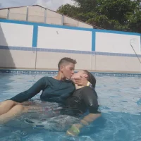 Girlss_10's Profile Pic