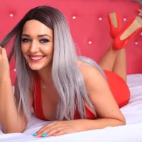 ellaqueen's Profile Pic