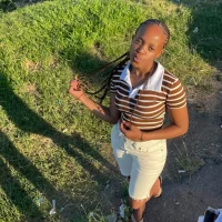 Yellow-Bea's Profile Pic