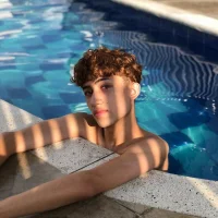 anthonny_05 Adlı Modelin Avatarı