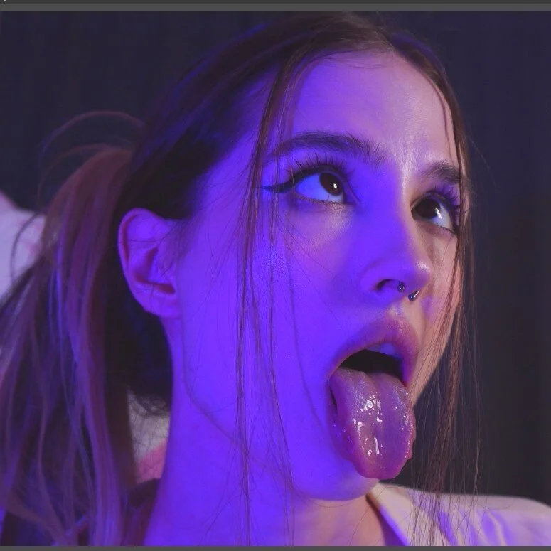 NeonShine live cam profile