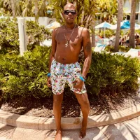 Hollywoodkingbee's Profilna slika