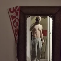Straigh69's Profile Pic
