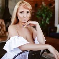 AmazingLouise's Profile Pic