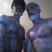 hotpigcouple's Avatar Pic