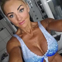 GymMoniMilf webcam