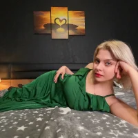 MadeleineDuval's Profile Pic