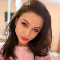 PlayfulLea's Avatar Pic