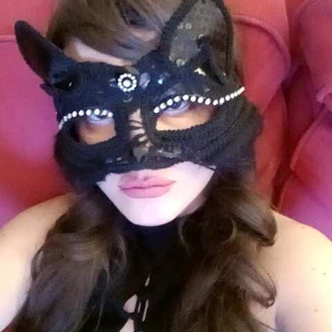 maskedgirlive