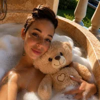 AriaValentina's Avatar Pic