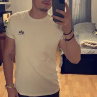 FrutenFratenR9 Φωτ, Προφίλ