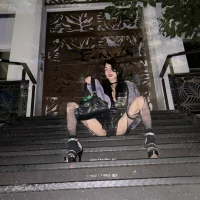 dearest_sabrina Φωτ, Προφίλ