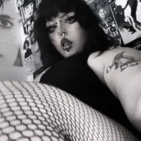 aliengothgirl webcam model