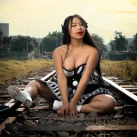 eveelyn_ Φωτ, Προφίλ