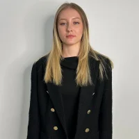 LynetteBeale's Profile Pic