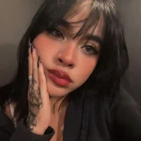 veeronica_1 Φωτ, Προφίλ