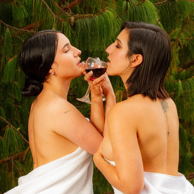 Isa_And_Natasha live cam profile