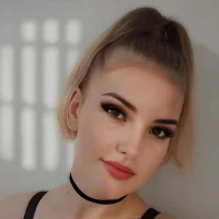 EvaVeloria Adlı Modelin Avatarı