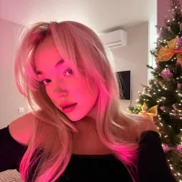 ChrissBerry Adlı Modelin Avatarı