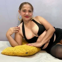 URHOTMOMZ0EY