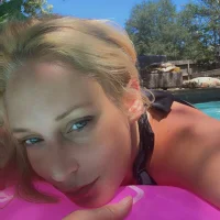 TeaseAndPlease's Avatar Pic