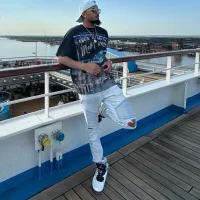 a_aron11's Profile Pic