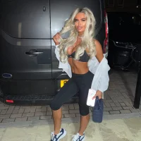 Parisblondexx Gambar Avatar
