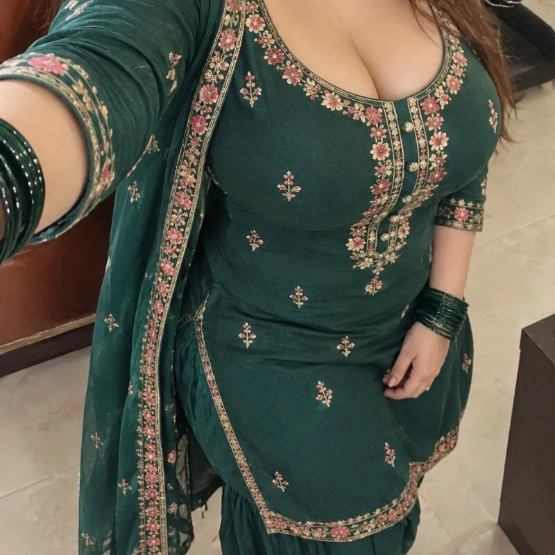 Aanshi22 Stripchat profile image