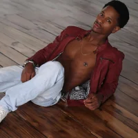 dey_whitee's Profile Pic
