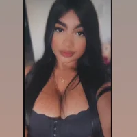 Gambar Profil Karla_thompson__