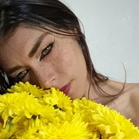 Lara_phone