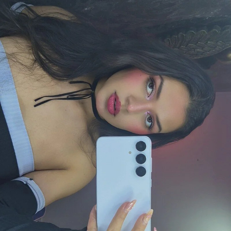 Danni_shy