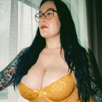 elizabethhunnyxox's Avatar Photo