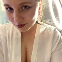 Mona_Ester's Profile Pic